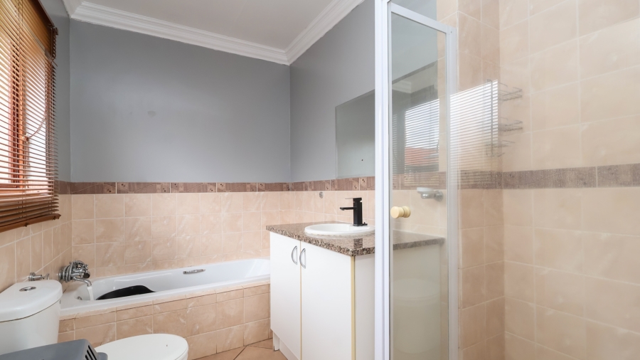 3 Bedroom Property for Sale in The Coves North West